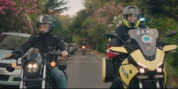 Η βοήθεια δεν είναι πάντα τόσο κοντά… φόρα κράνος (video)