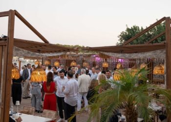 MEGA Brokers αφιέρωσε μια αξέχαστη βραδιά στους συνεργάτες της στην Αθηναϊκή Ριβιέρα