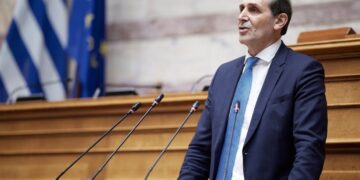 Kids Save Lives για θάνατο Βεσυρόπουλου: Χωρίς απινιδωτή «έφυγε» ο «πολιτικός των απινιδωτών»