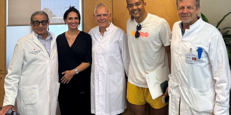 Το ΙΑΣΩ Γενική Κλινική δίπλα στον κορυφαίο Ολυμπιονίκη E. Καραλή