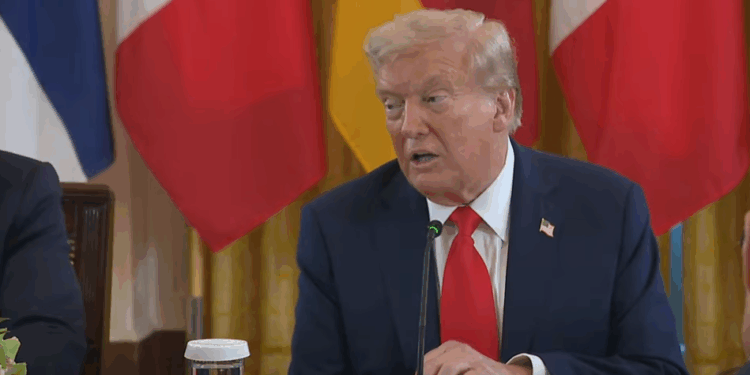 Ακυρώθηκε το πρόστιμο για απάτη στον Τραμπ