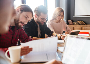 Υπ.Εργασίας: Ιστορικό χαμηλό στο ποσοστό μισθωτών που υπερεργάστηκαν το 2024