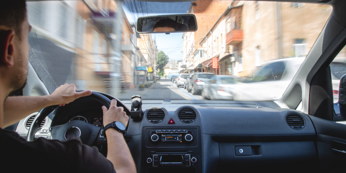 Η κυβέρνηση πατάει… enter για ειδοποιητήρια στους ανασφάλιστους οδηγούς