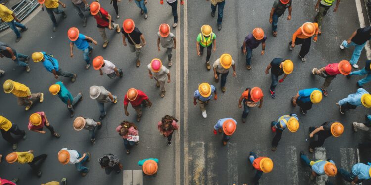 Κίνδυνος για την υγεία των εργαζομένων οι καύσωνες