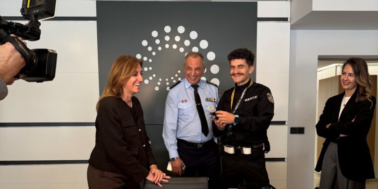 H ΕΑΕΕ στηρίζει και φέτος τη Διεύθυνση Τροχαίας Αττικής με δωρεά αλκοολομέτρων