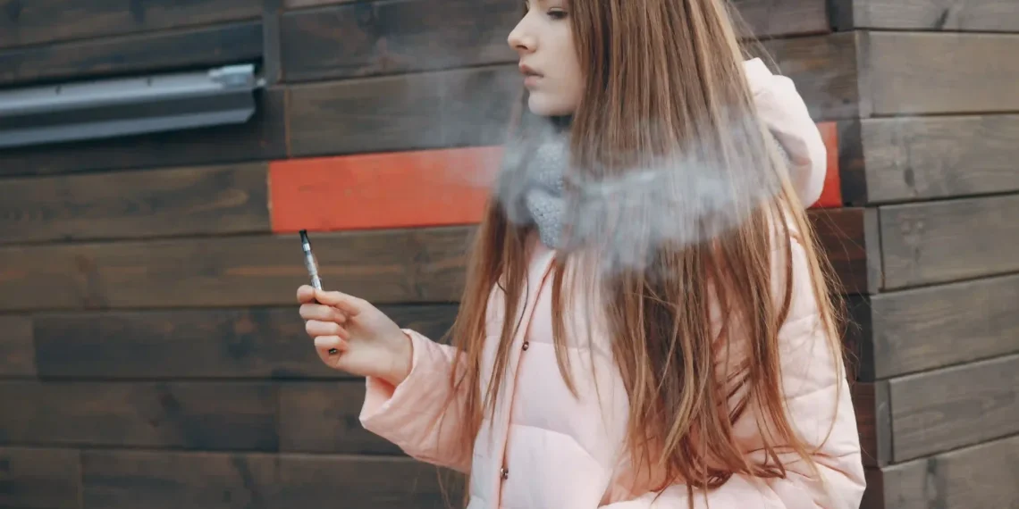 Ένας στους 10 μαθητές Γυμνασίου στην Ελλάδα καπνίζει ή ατμίζει 