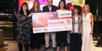Εθνική Ασφαλιστική: Παράδοσης της επιταγής του 9ου No Finish Line Athens στο «Μαζί για το Παιδί»