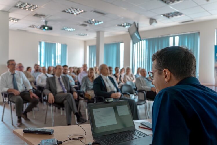 Η Ατλαντική Ένωση εκπαιδεύει τους ανθρώπους της στο AI