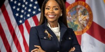 Σκάνδαλο στις ΗΠΑ: Απάτη εκατομμυρίων με κονδύλια για καταστροφές