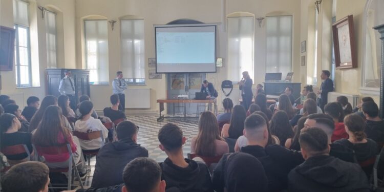 Οι διαμεσολαβητές της Ρόδου μεταφέρουν στα λύκεια το μήνυμα της πρόληψης και της ασφάλισης
