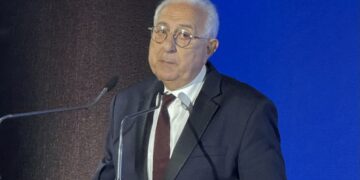 Cyber Knife: Βάζει στο στόχαστρο όγκους και τους ακτινοβολεί με ακρίβεια κάτω του χιλιοστού