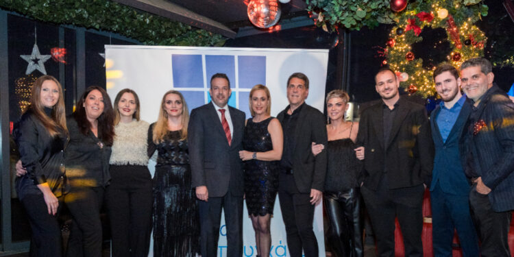 Βραβεύσεις για τους συνεργάτες του γραφείου ΠΑΡΟΝ