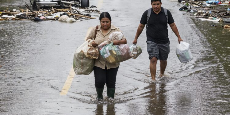 1.600 θάνατοι και 20 δις δολ. ζημιές από τις πλημμύρες σε Ν-ΝΑ Ασία
