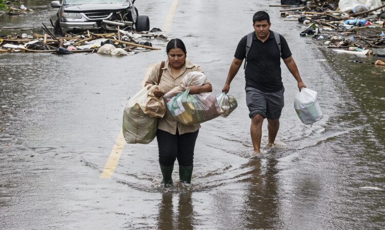 1.600 θάνατοι και 20 δις δολ. ζημιές από τις πλημμύρες σε Ν-ΝΑ Ασία
