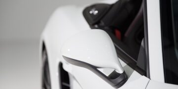 Γιατί κάποιοι οδηγοί Tesla προμηθεύονται εργαλεία διαφυγής