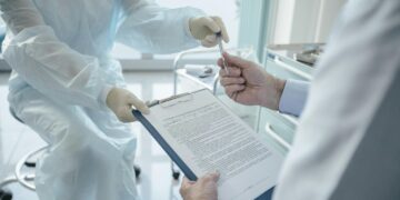 Ασφάλιστρα Υγείας: Γιατί ακριβαίνουν, τι φταίει και πώς οι ασφαλιστικές περνούν στην αντεπίθεση