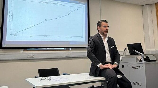 Διάλεξη του Β. Αποστολόπουλου στο Πανεπιστήμιο του Cambridge