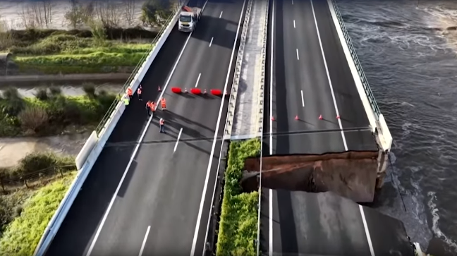 Κατάρρευση αυτοκινητόδρομου από τις πλημμύρες στην Πορτογαλία