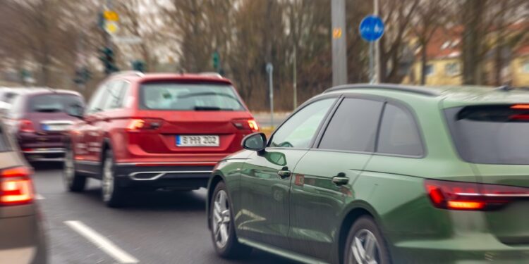 Δύο διαφορετικές… ματιές στα ασφάλιστρα οχημάτων
