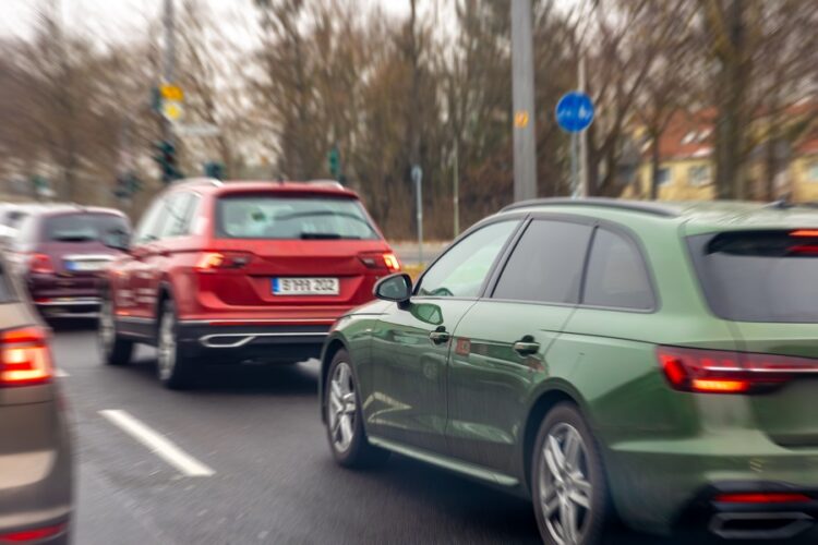 Δύο διαφορετικές… ματιές στα ασφάλιστρα οχημάτων