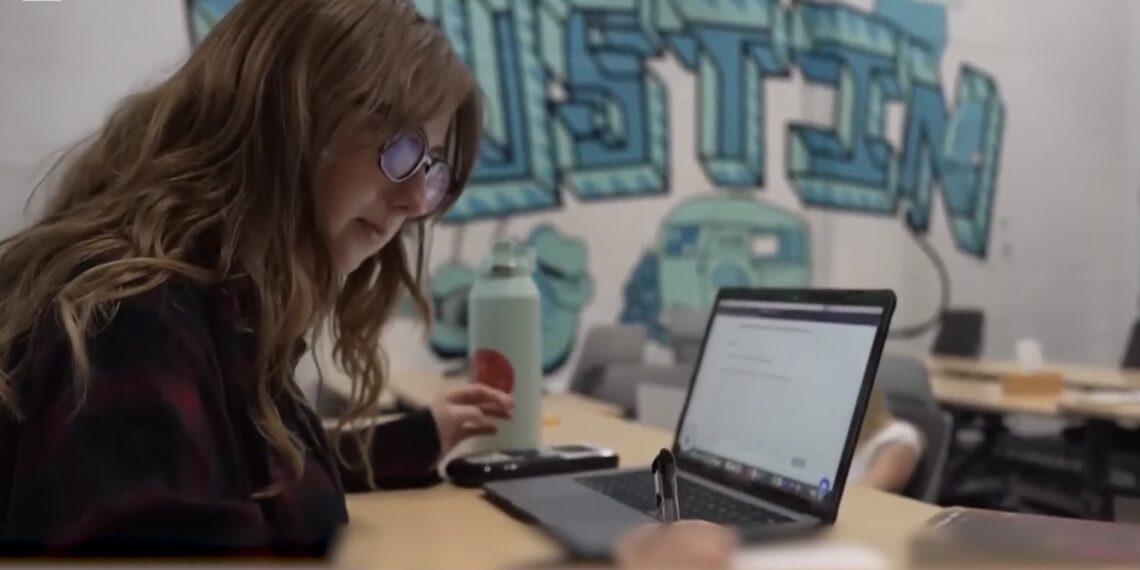 ΑΙ chatbot παραδίδει καθημερινά 2ωρο μάθημα σε σχολείο