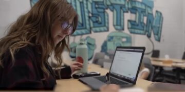 ΑΙ chatbot παραδίδει καθημερινά 2ωρο μάθημα σε σχολείο